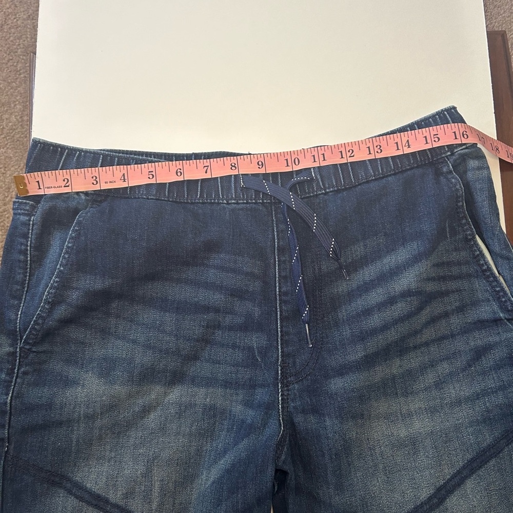 Signature Levis Bermuda Shorts - Picture 5 of 7
